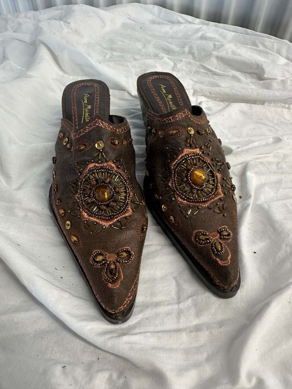 Y2K Anne Michelle Eagle-11 Brown Beaded Pointed Toe Mules Size 6.5
